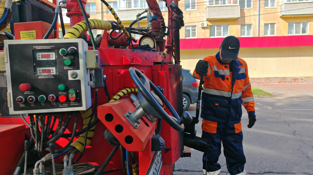 На устранение дефектов дорожного покрытия в Костроме направлено почти 12,5 тысяч тонн асфальтобетона  