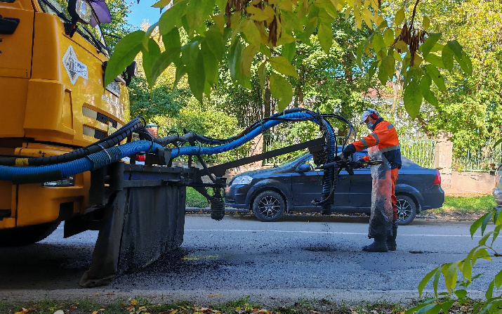 На улично-дорожной сети Костромы проводятся работы по подготовке проезжей части к зиме
