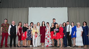 В Молодёжном комплексе «Пале» прошел праздничный концерт, посвящённый Дню матери