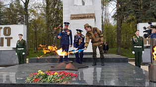 В Костроме после капитального ремонта воинского мемориала торжественно зажжен Вечный огонь